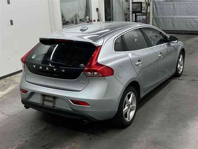 VOLVO V40 2013
