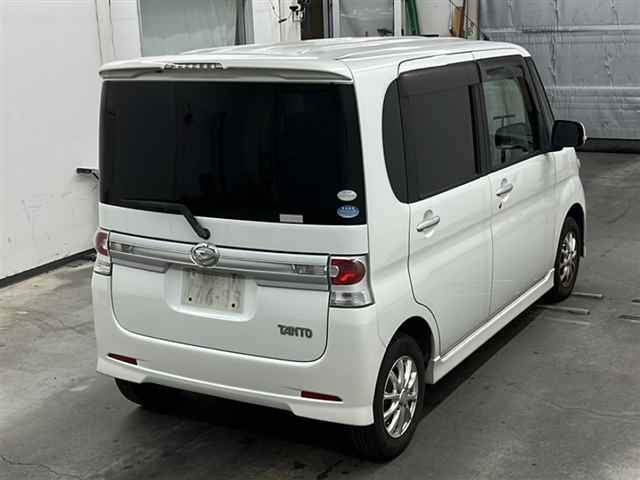 DAIHATSU TANTO 2011