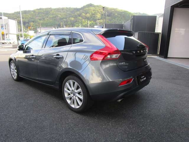VOLVO V40 2014