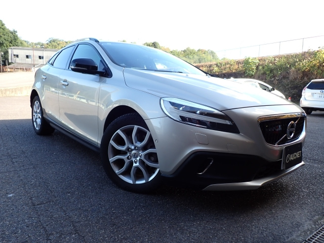 VOLVO V40 2017