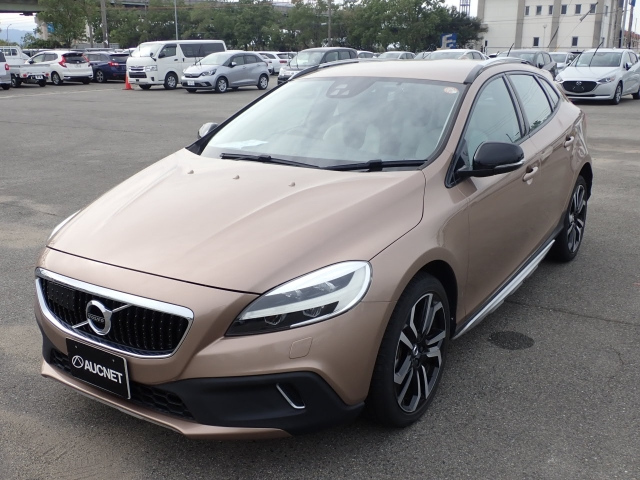 VOLVO V40 2017