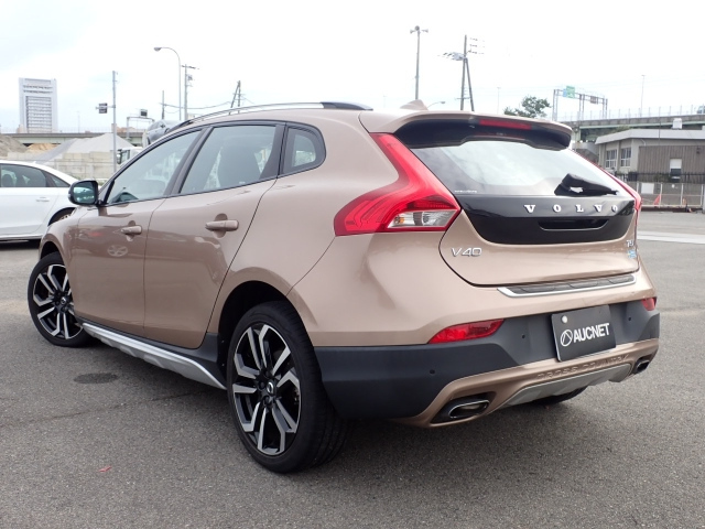 VOLVO V40 2017