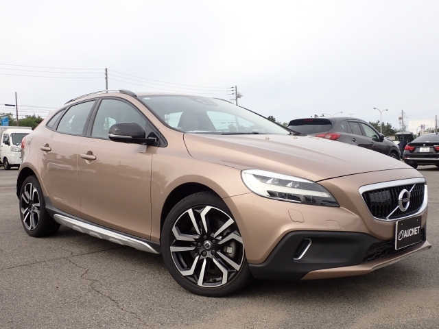 VOLVO V40 2017