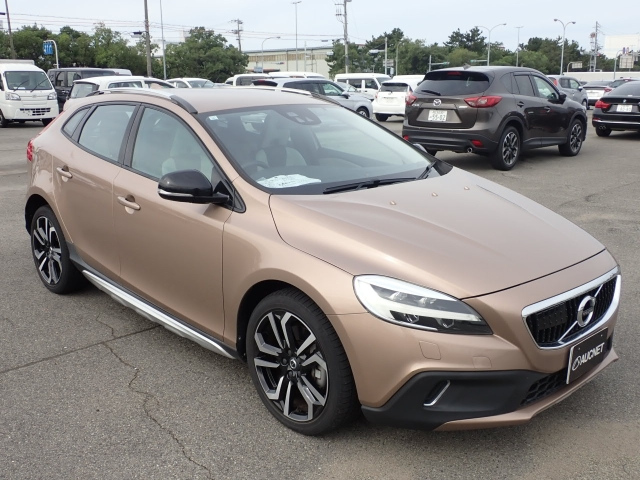 VOLVO V40 2017