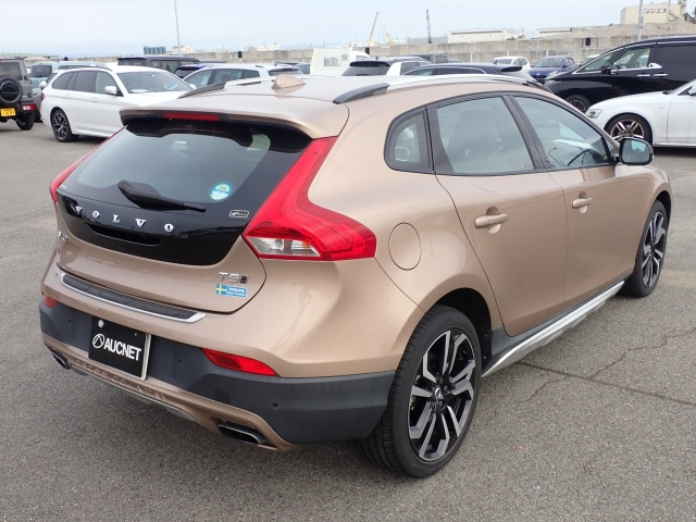 VOLVO V40 2017
