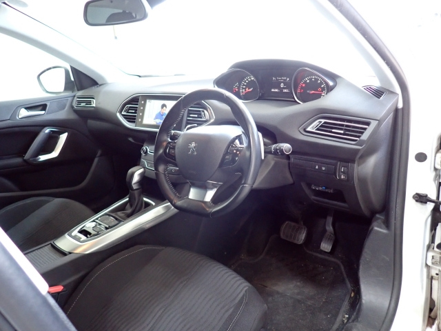 PEUGEOT 308 2015