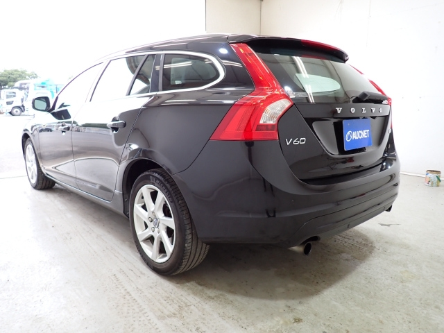 VOLVO V60 2015