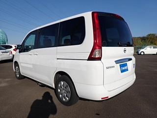 NISSAN SERENA 2010