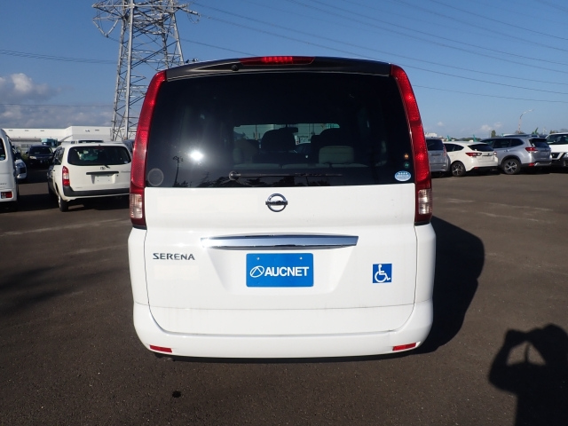 NISSAN SERENA 2010