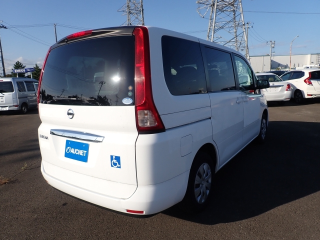 NISSAN SERENA 2010