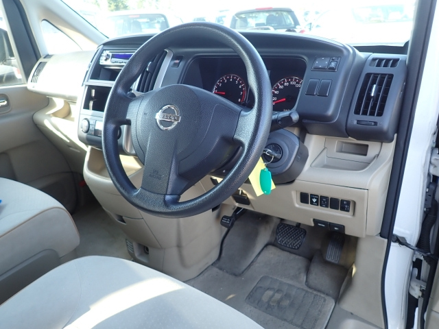 NISSAN SERENA 2010
