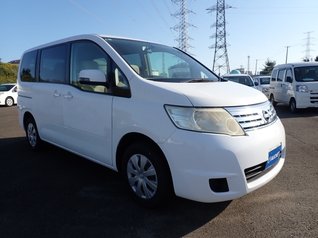 NISSAN SERENA 2010