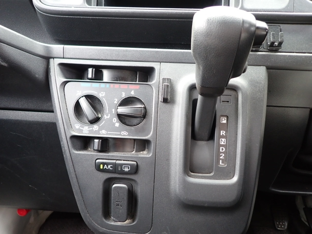 DAIHATSU HIJET VAN 2018