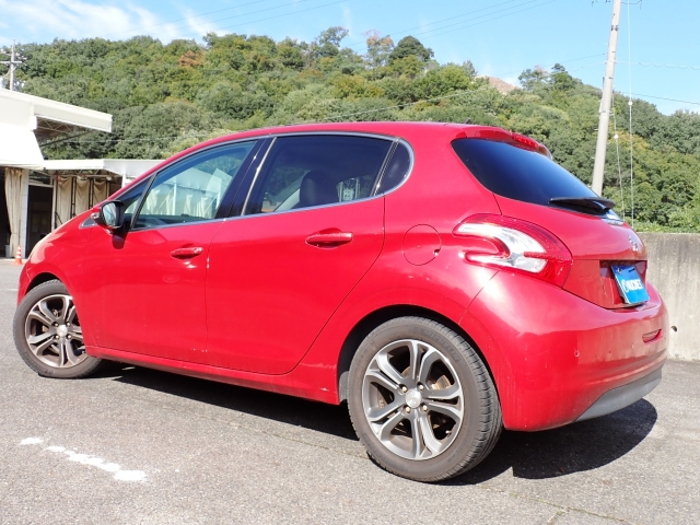 PEUGEOT 208 2013