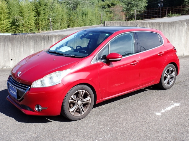 PEUGEOT 208 2013