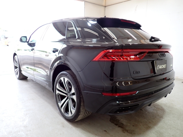 AUDI Q8 2022