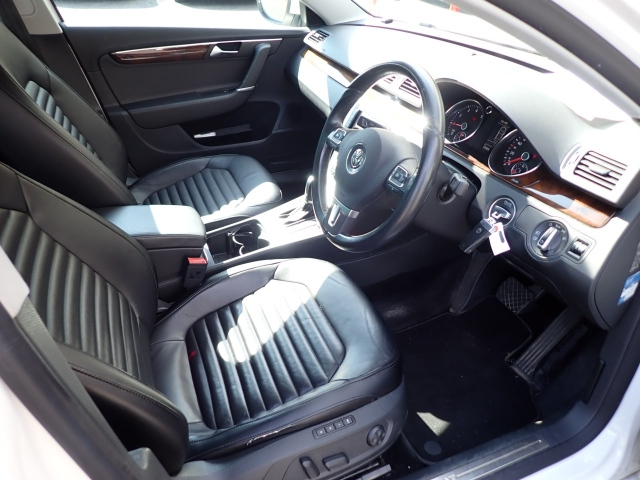 VOLKSWAGEN PASSAT 2014