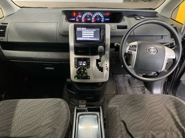 TOYOTA NOAH 2013