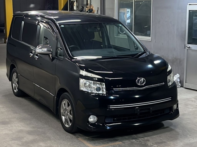 TOYOTA VOXY 2009