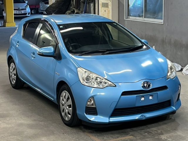 TOYOTA AQUA 2012