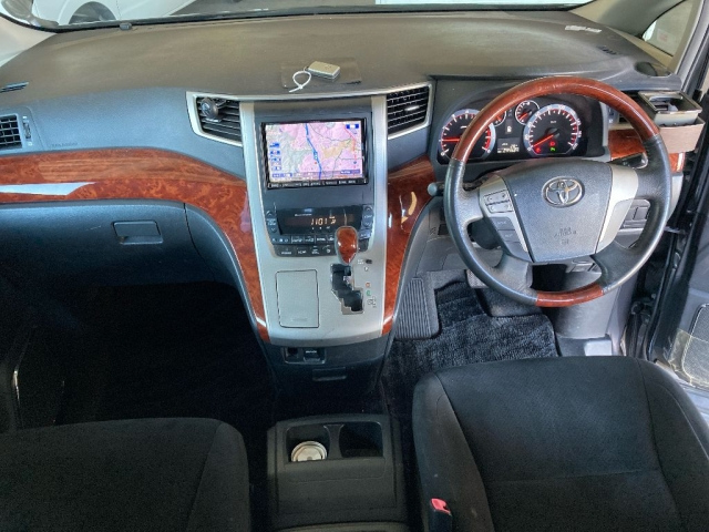 TOYOTA VELLFIRE 2010