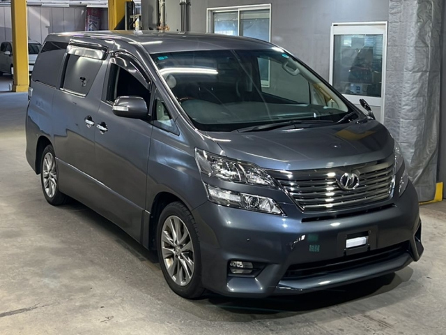 TOYOTA VELLFIRE 2010