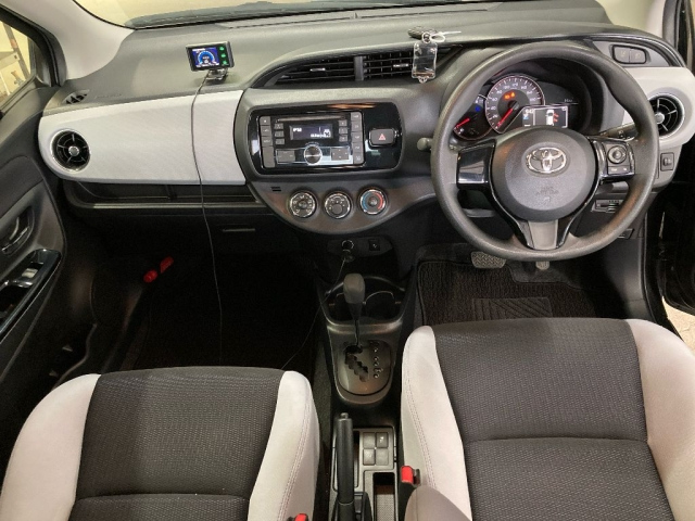 TOYOTA VITZ 2015