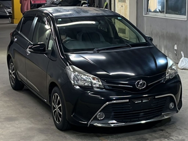 TOYOTA VITZ 2015
