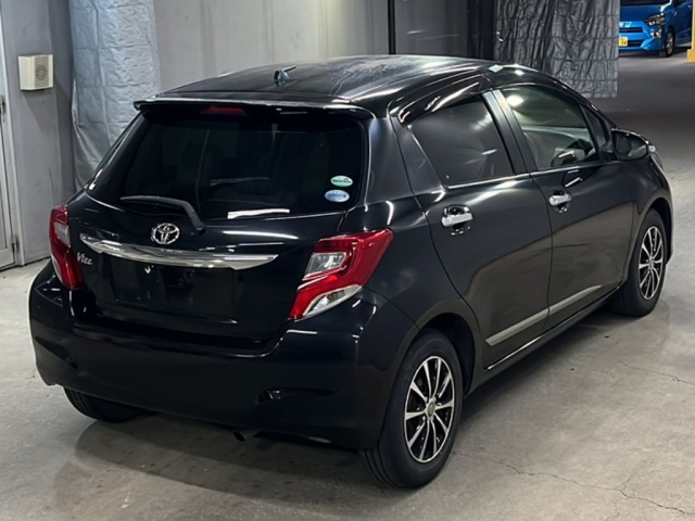 TOYOTA VITZ 2015
