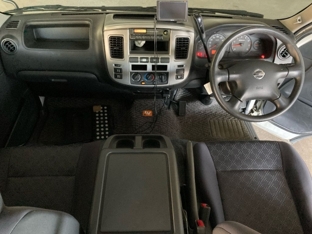 NISSAN CARAVAN BUS 2009