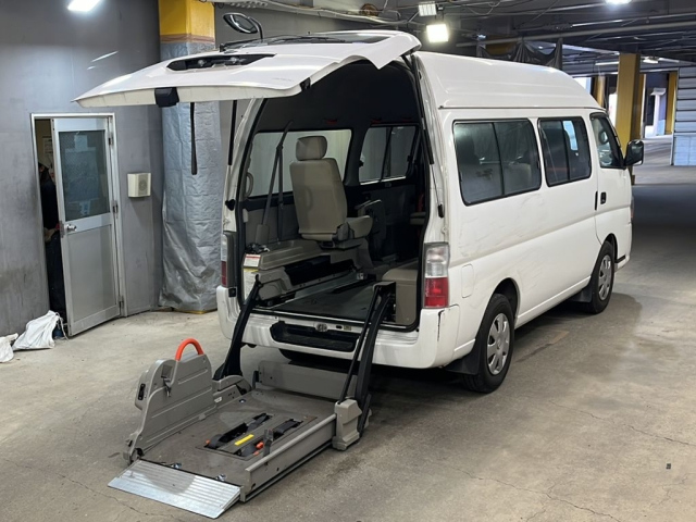 NISSAN CARAVAN BUS 2009