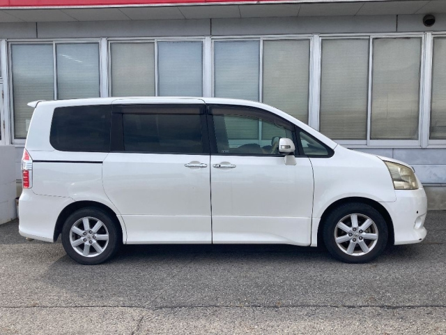 TOYOTA NOAH 2008