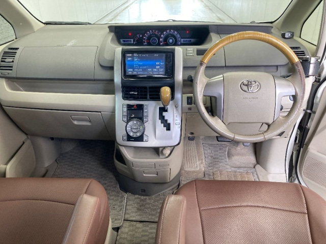 TOYOTA NOAH 2008