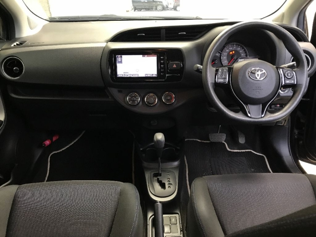 TOYOTA VITZ 2016