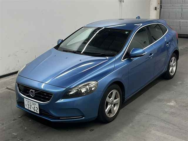 VOLVO V40 2015