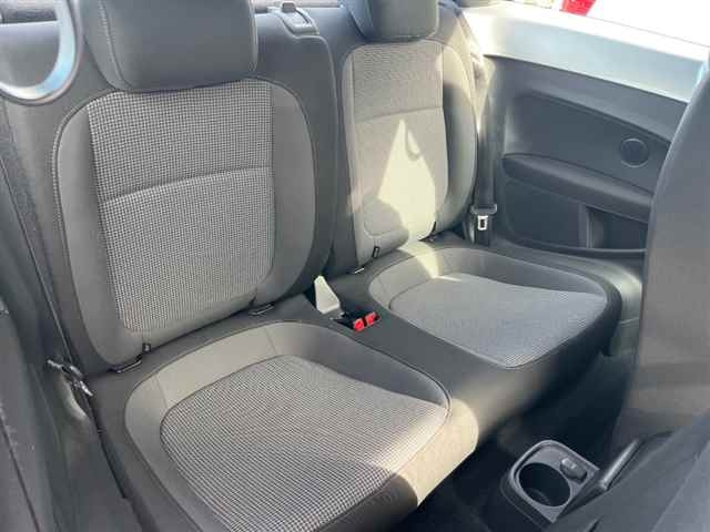 VOLKSWAGEN THE BEETLE 2012