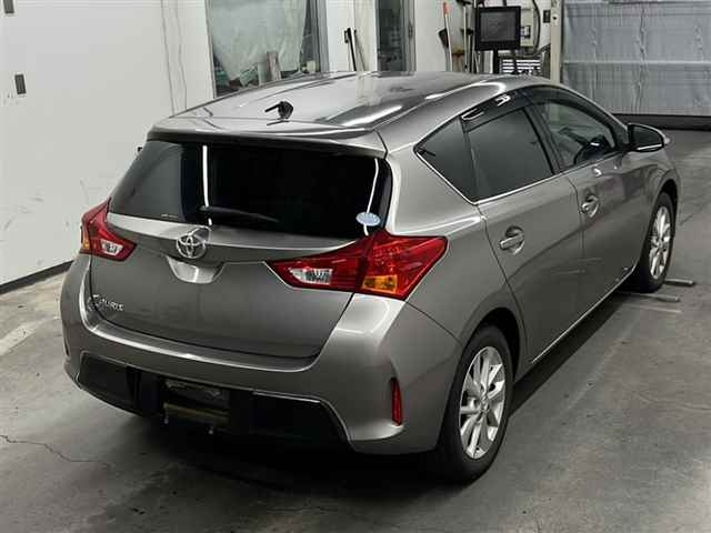 TOYOTA AURIS 2012