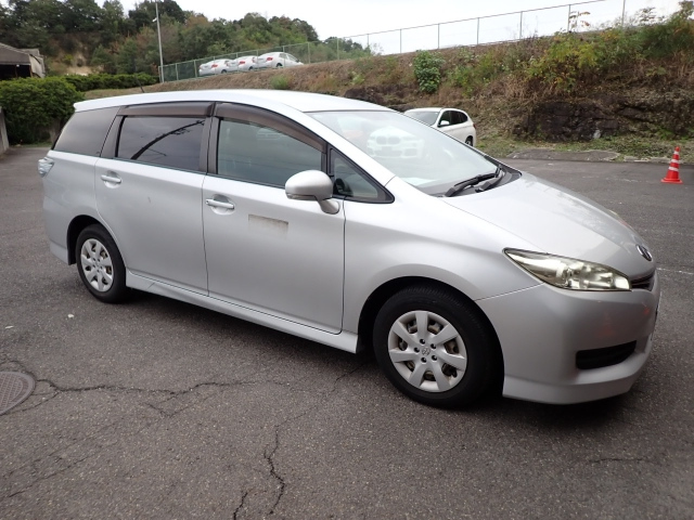 TOYOTA WISH 2017