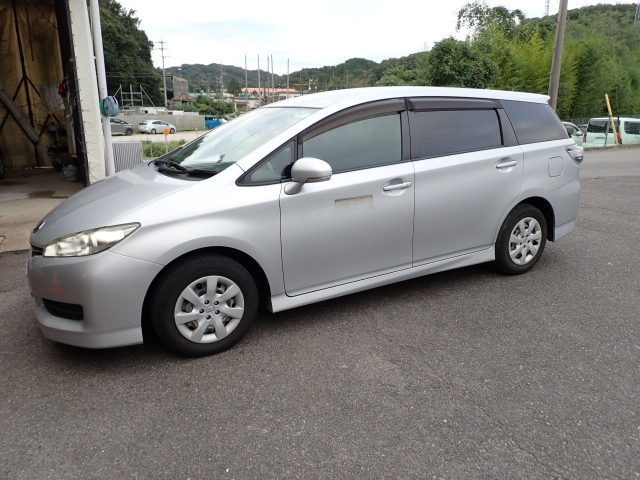 TOYOTA WISH 2017
