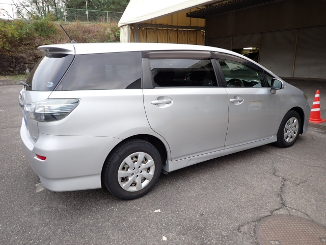 TOYOTA WISH 2017