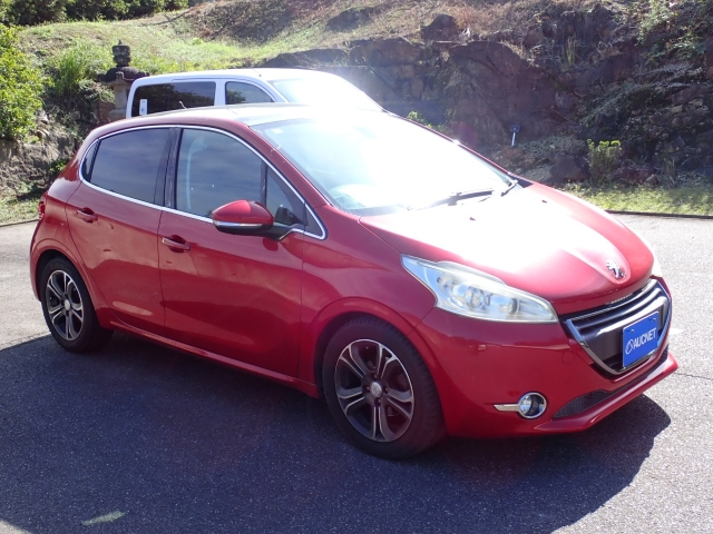 PEUGEOT 208 2013