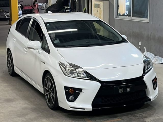 TOYOTA PRIUS 2014