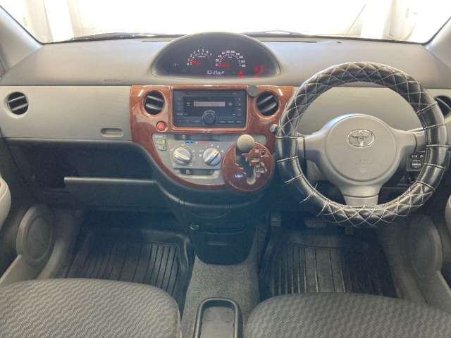 TOYOTA SIENTA 2010