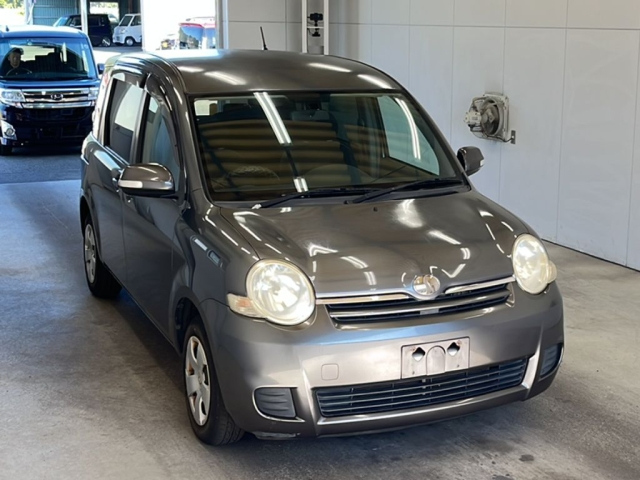 TOYOTA SIENTA 2010