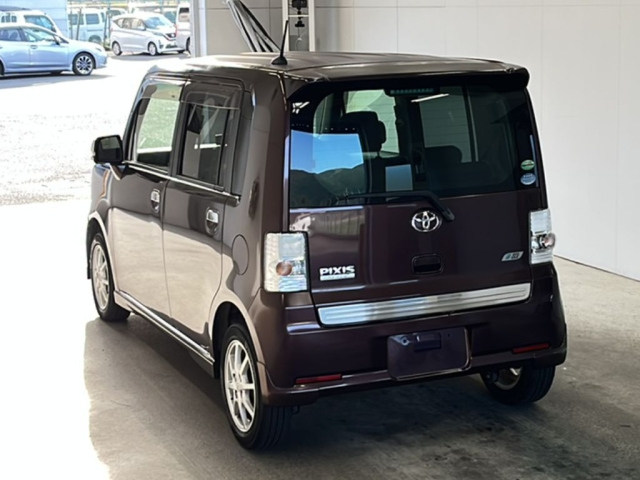 TOYOTA PIXIS SPACE 2013