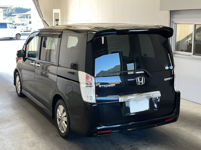 HONDA STEP WAGON 2011