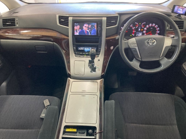 TOYOTA VELLFIRE 2013