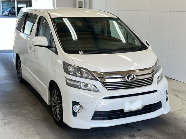 TOYOTA VELLFIRE 2013
