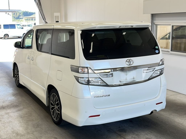 TOYOTA VELLFIRE 2013