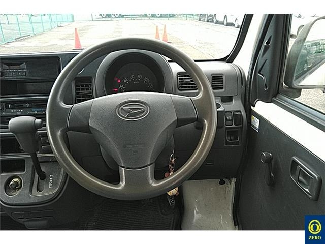 DAIHATSU HIJET VAN 2011